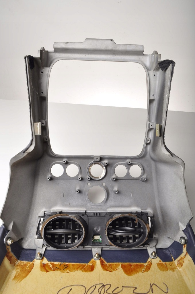 фото №16, Aston martin vanquish i vantage рамка радио защита