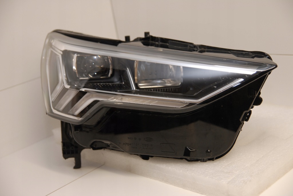 Купити Фара правий перед audi q3 2 83a full led 83a941034