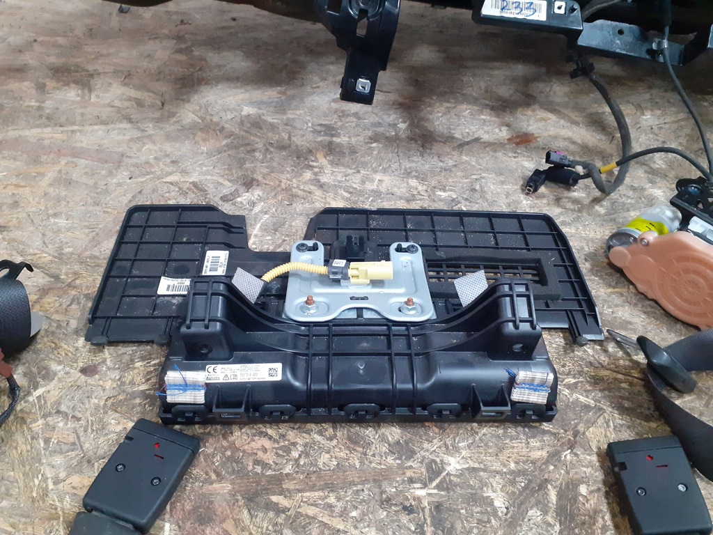 фото №10, Genesis g80 2015- консоль приборная панель подушки безопасности ремни