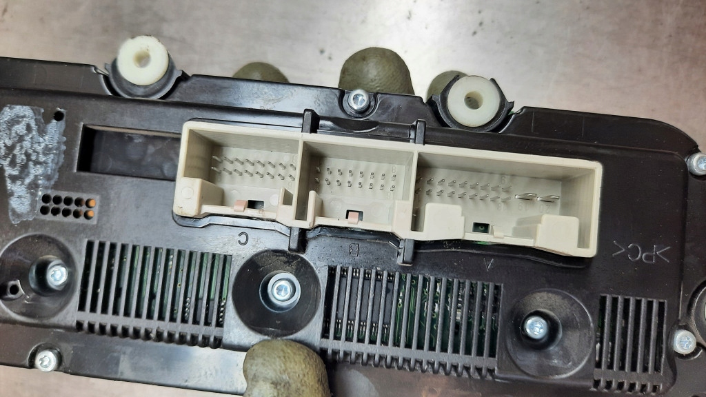 фото №6, Панель кондиціонера vw golf v 1.6b 07r