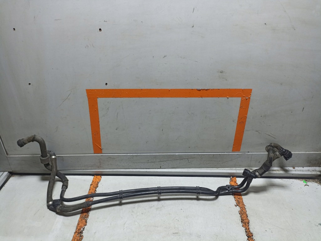 фото №1, Bmw 1 f40 труба пабтрубок  шланг воды 135 i 8668740