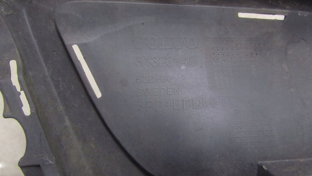 фото №8, Volvo s60 ii r-design накладка бампера задня 31323148