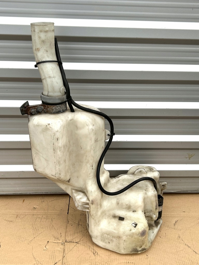 Купити Бак розпилювача volvo 20382656