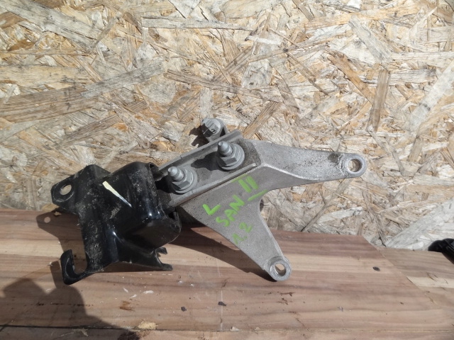 фото №1, Dacia sandero ii 2015 1,2 кронштейн подушка коробки