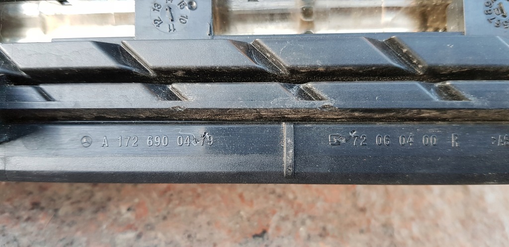 фото №16, Mercedes-benz оригинальный номер r172 a1726900479 решётка заглушка крыло