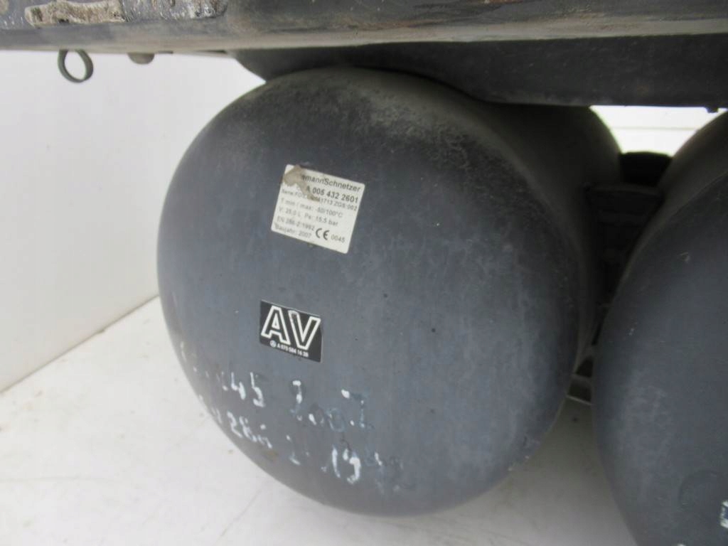 фото №6, Основание аккумуляторов mercedes-benz actros 2044