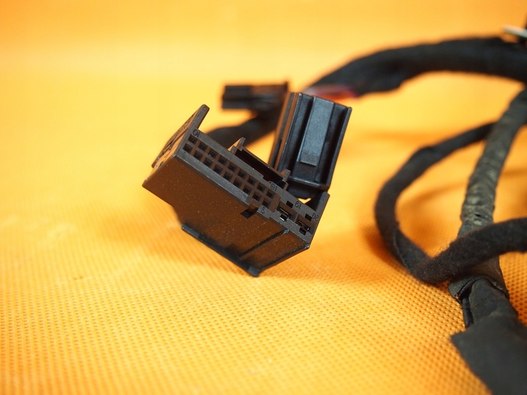 фото №8, Audi оригинальный номер 8u0971687g