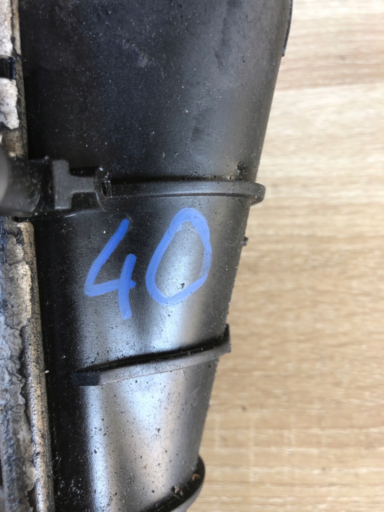 Интеркулер правый audi 058145805a Недорого