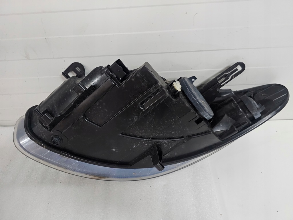 фото №8, Лампа передня права renault fluence 260105585r