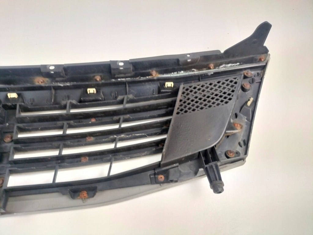 Решётка радиатора решётка радиатора радиатора ssangyong rexton 7946008000 Оригинал