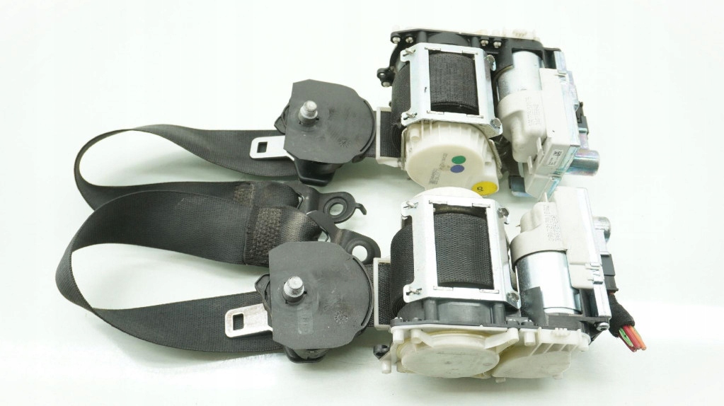 Купити Ремінь безпеки правий лівий перед mercedes ml w164 a2518603686