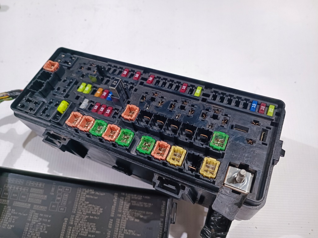 фото №7, Коробка запобіжників задня задня dodge challenger 2015-