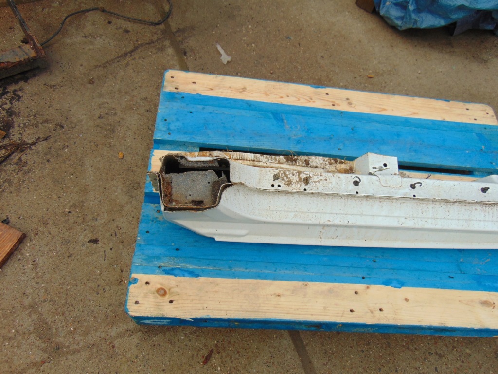 фото №4, Поріг лівий ford fiesta mk7 версія 3d