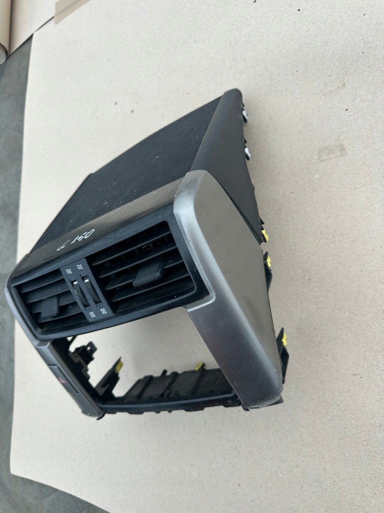 фото №2, Toyota land cruiser 150 корпус рамка радио решётка обдув средняя