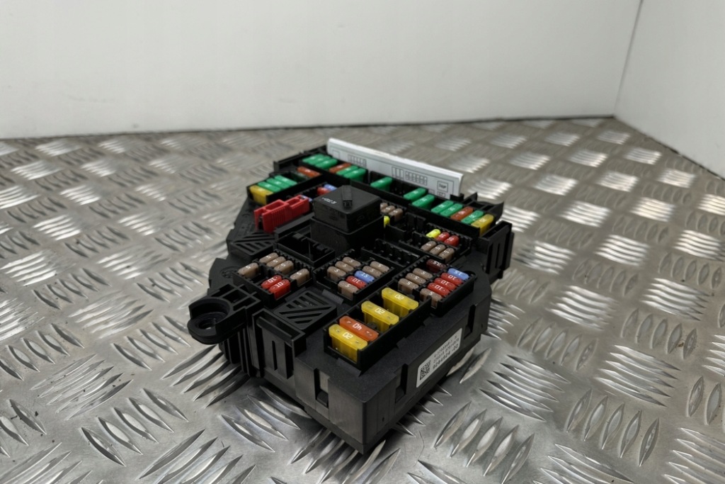 фото №8, Коробка запобіжників bmw 7 f01, f02 9264924 3.0l дизель 190kw 2015