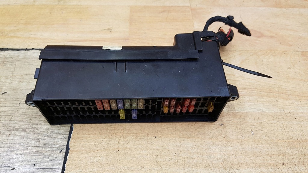 фото №1, Коробка предохранителей vw golf v plus 1.9 tdi