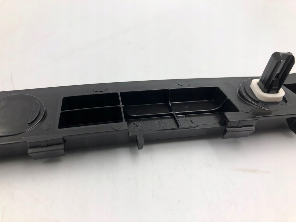 Кронштейн кронштейн бампера правый задний  108398900j tesla model 3 2017-20 Киев