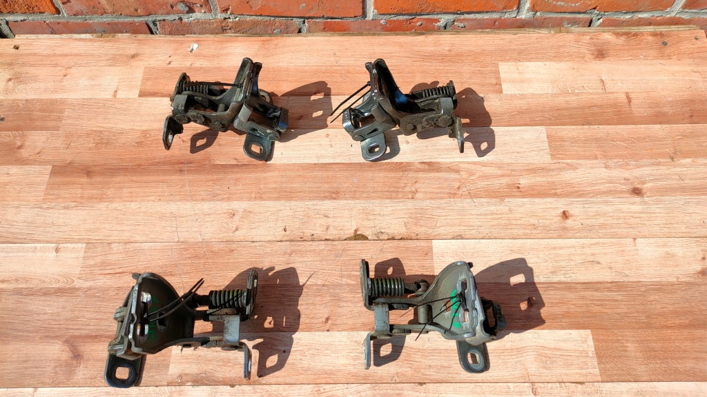 фото №1, Jeep grand cherokee wk 05-10r петля дверь правый перед