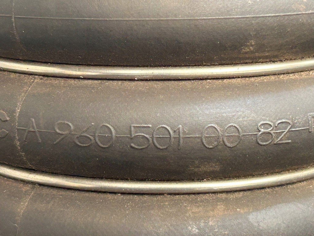 Mercedes actros mp4 труба шланг интеркулер a9605010082 Доставка