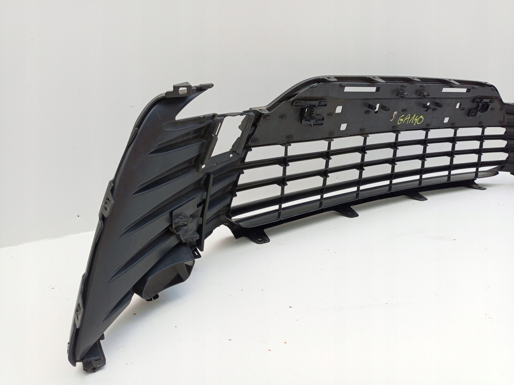 фото №15, Toyota camry viii 8 lift 21- решётка средняя бампера перед 53113-33120 ÷