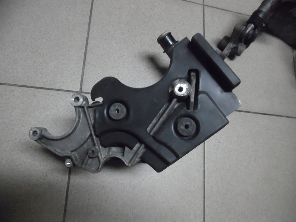 фото №10, Audi a6c6 кронштейн насоса 059145169p комплектная