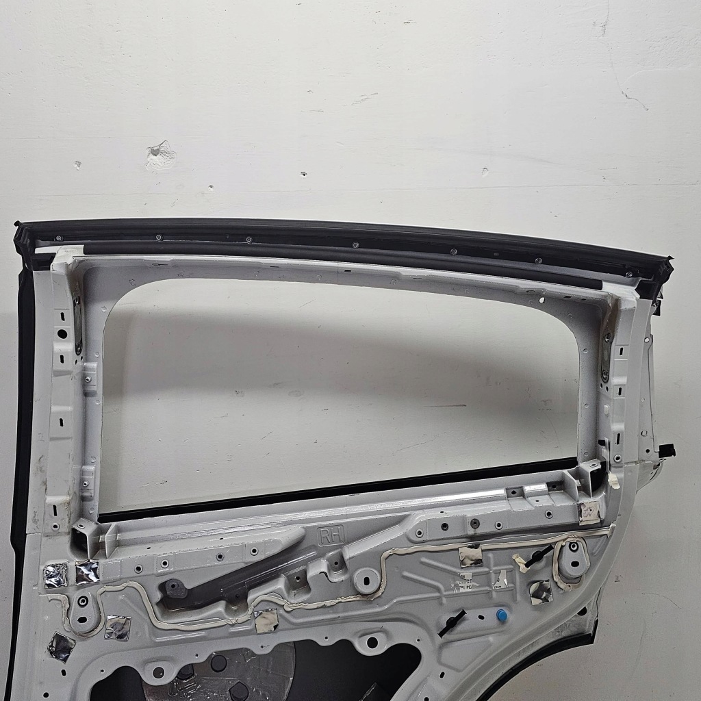 Дверь правое  задняя задняя tesla model x plaid 2022r ppsw Оригинал