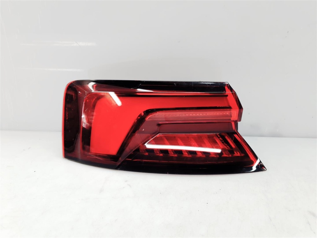 Купити Audi a5 2 16r+ 8w6 ліва фара задній led європа !!!