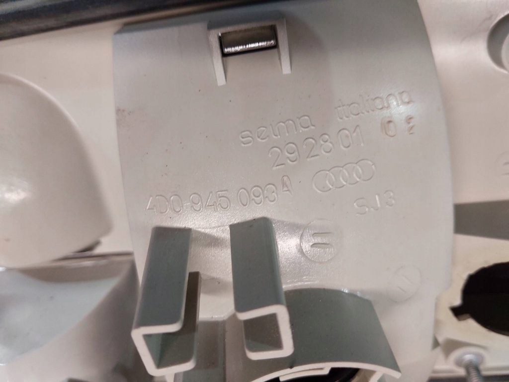 фото №13, Лампа задняя левая крышки багажника audi a8 d2 4d 4d0945093