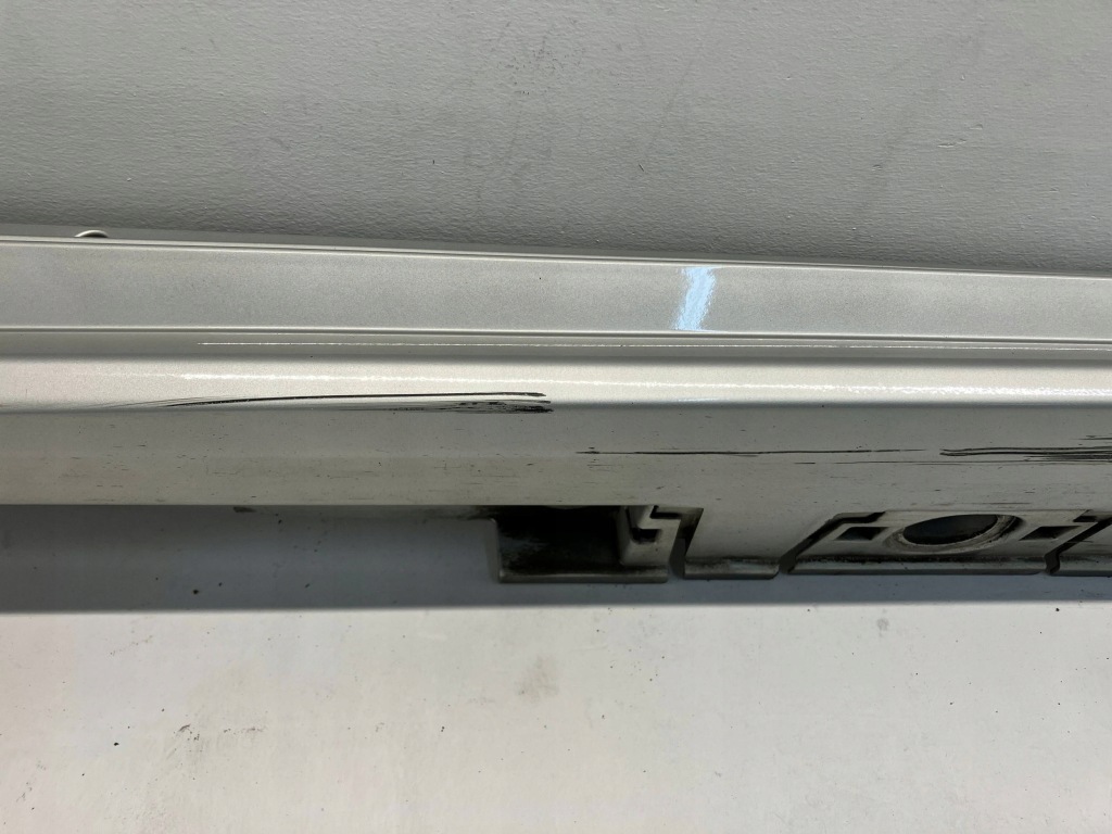 фото №4, Corolla e21 kombi поріг захист поріг зовнішня молдинг права 1j6 подряпини