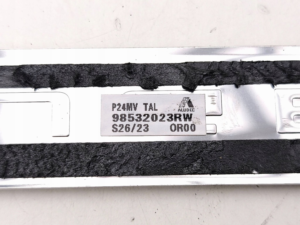 Peugeot 2008 2 2023 накладка порог дверь передних 98532023rw Цена