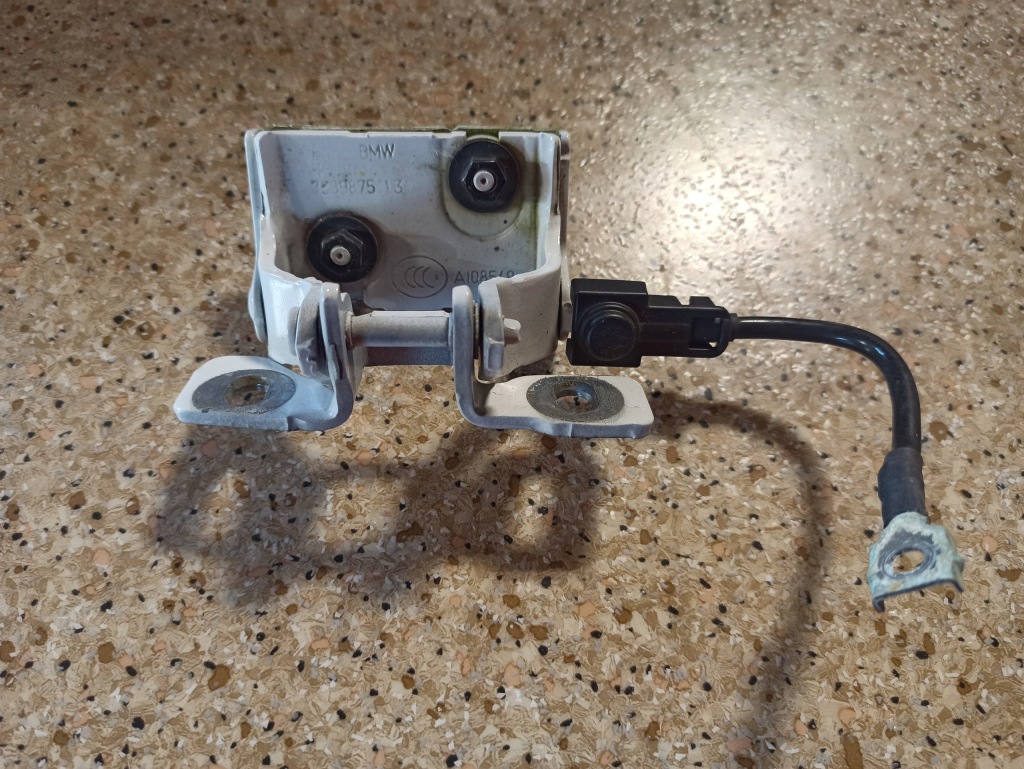 фото №1, Bmw f20 петля кришки багажника лівий 7239875