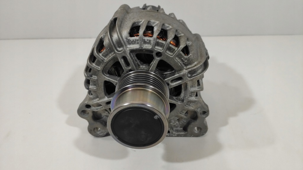 Audi a1 q2 1,0-1,4 tfsi генератор 110a 04e903015 Цена