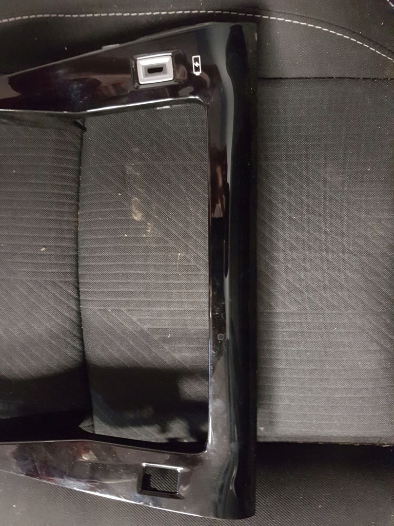 фото №4, Молдинг рамка роз'єм usb peugeot 208 ii