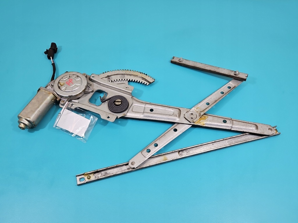 фото №1, Подъемник перед правый opel monterey 8-97165 5d 2pin