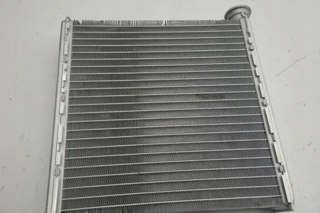фото №8, Радиатор отопителя vw golf viii cd1 5q0819031b 1.5l бензиновый 110kw