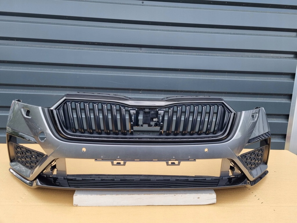 фото №1, Skoda octavia iv rs 2019- бампер перед оригинал c408