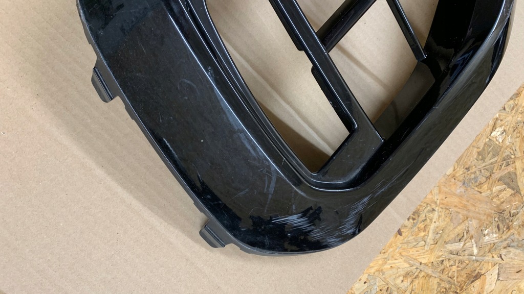 фото №2, T-roc r-line правая решётка бампера 2ga853190