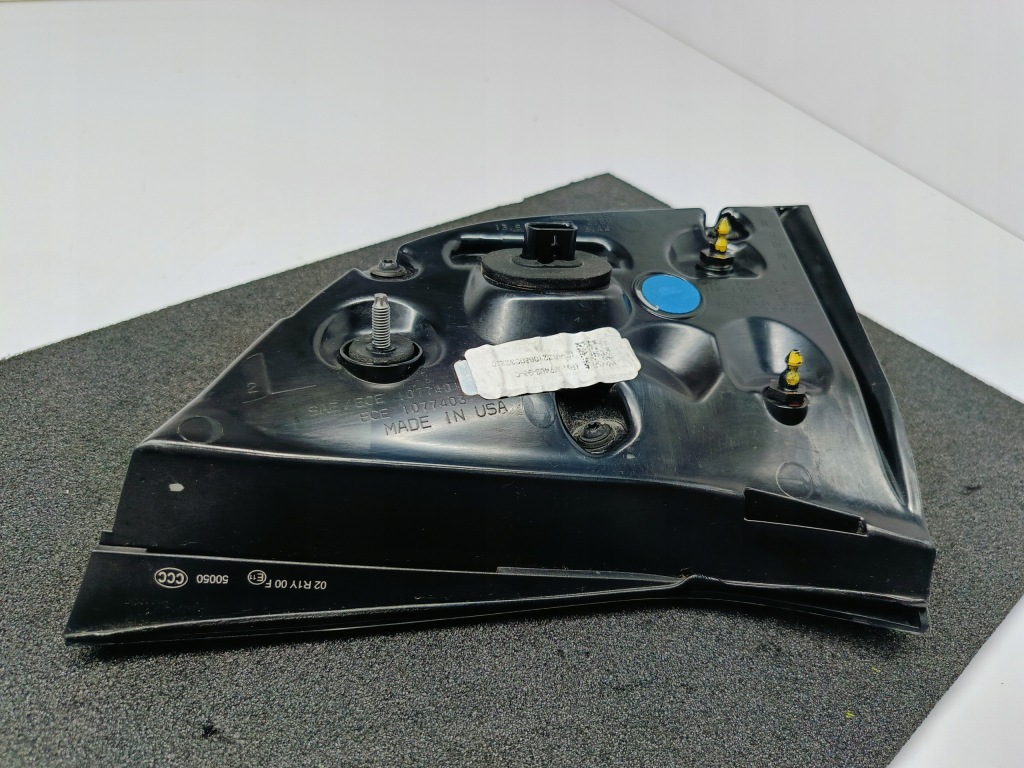 Tesla model y 20- 3 рестайлінг  22-фара кришки багажника ліва задній led 1077403-00-c Оригінал