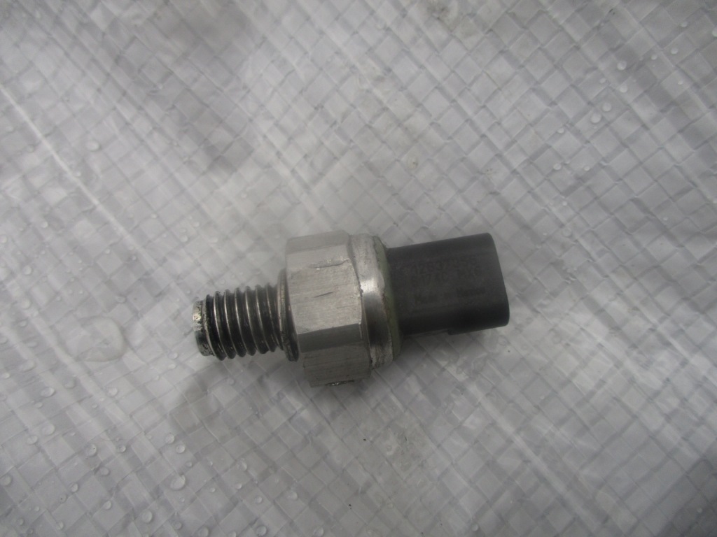 Купити Датчик тиску оливи 1.6cdti opel astra j k