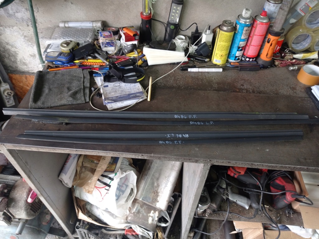 фото №1, Audi a4 b6 - молдинг уплотнитель левый задняя parapet