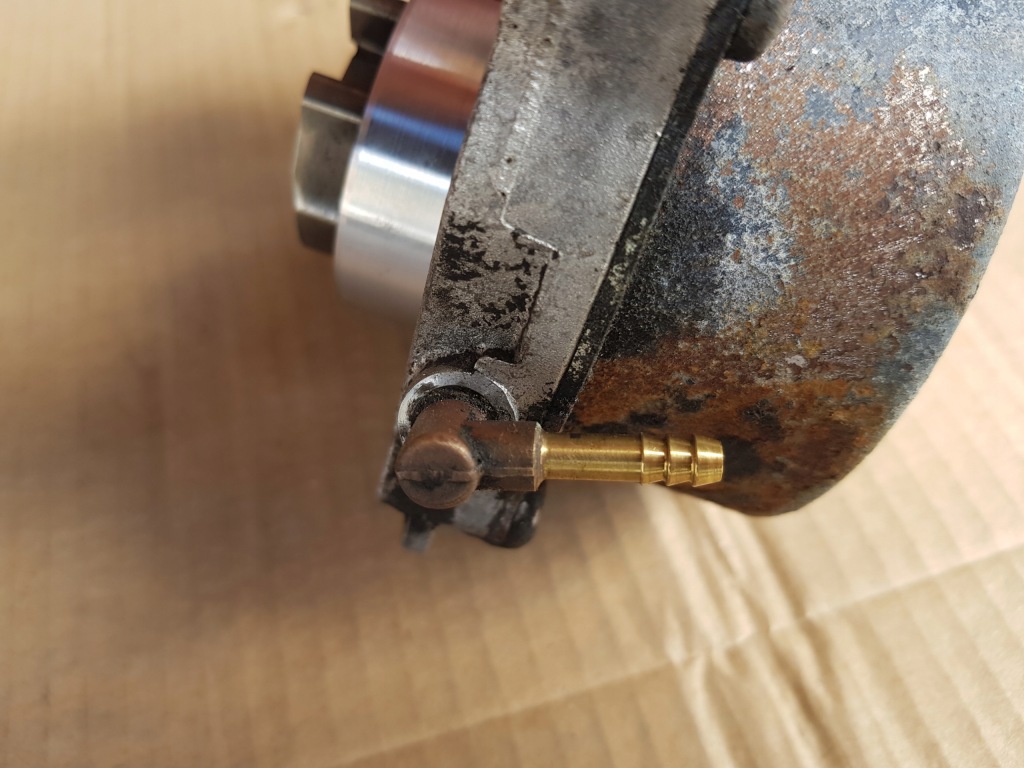 Купити Насос вакуум 2.0 cdti 160km a20dth opel insignia a / 55205446 справна