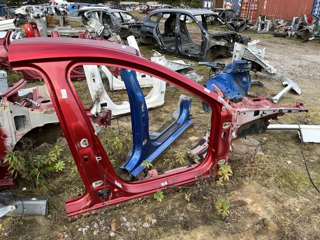 фото №1, Порог правый четверть mazda 3 bp iv hb 19-