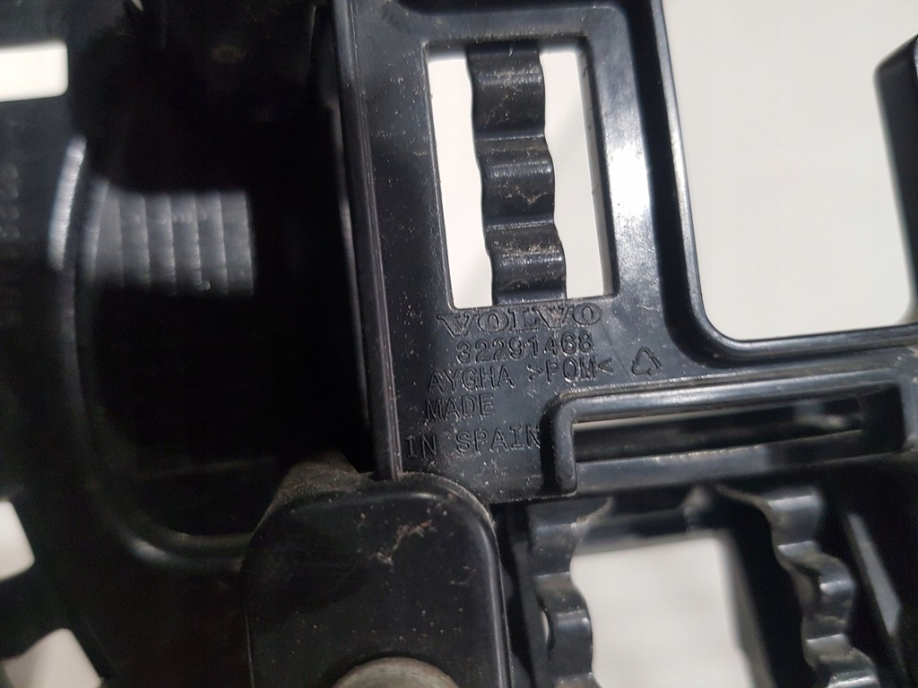 фото №7, Volvo xc40 2019 с передний решётка вентиляционная pod бампером задним