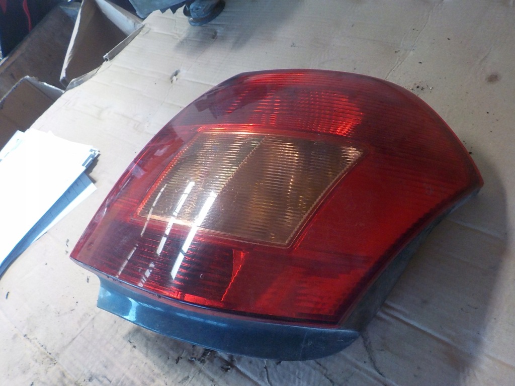 фото №2, Toyota corolla 2.0d лампа левый задняя