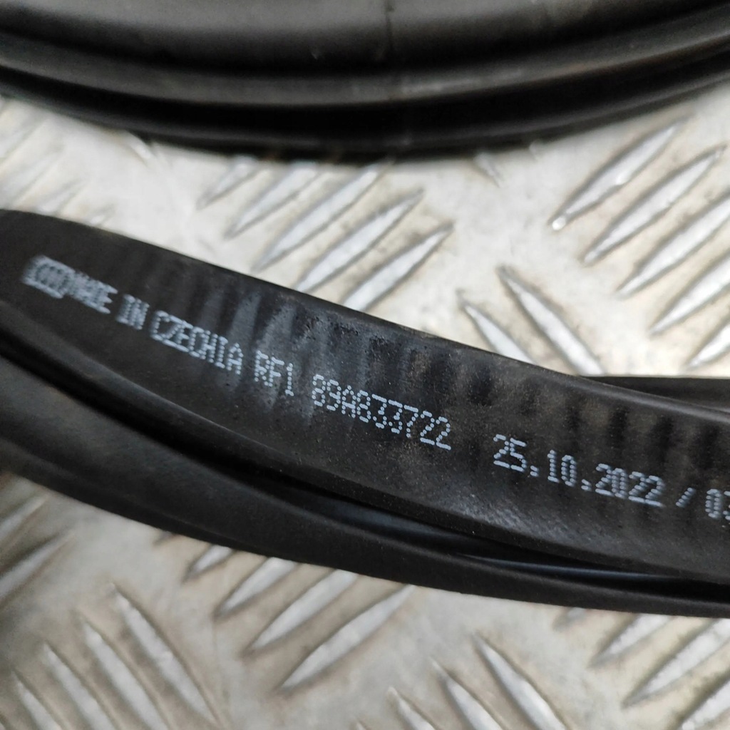 фото №6, Audi q4 sportback e-tron 2022 правая сторона резиновый прокладка дверь задних