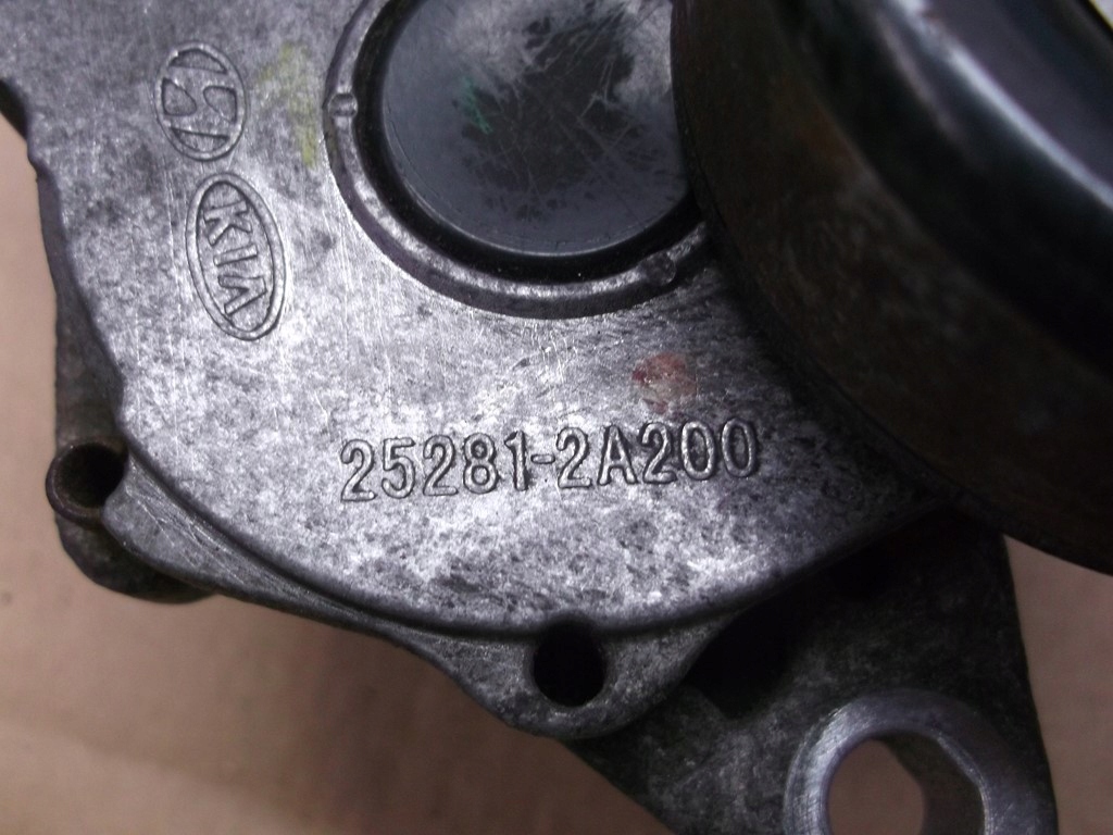 фото №2, Hyundai ix35 1,7 crdi натяжитель ремень ролик