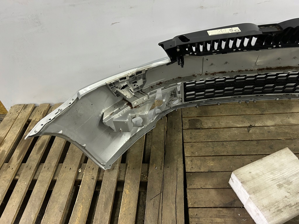 Бампер перед передний skoda octavia iii 5e0 bez отверстий + решётка радиатора с Разборки