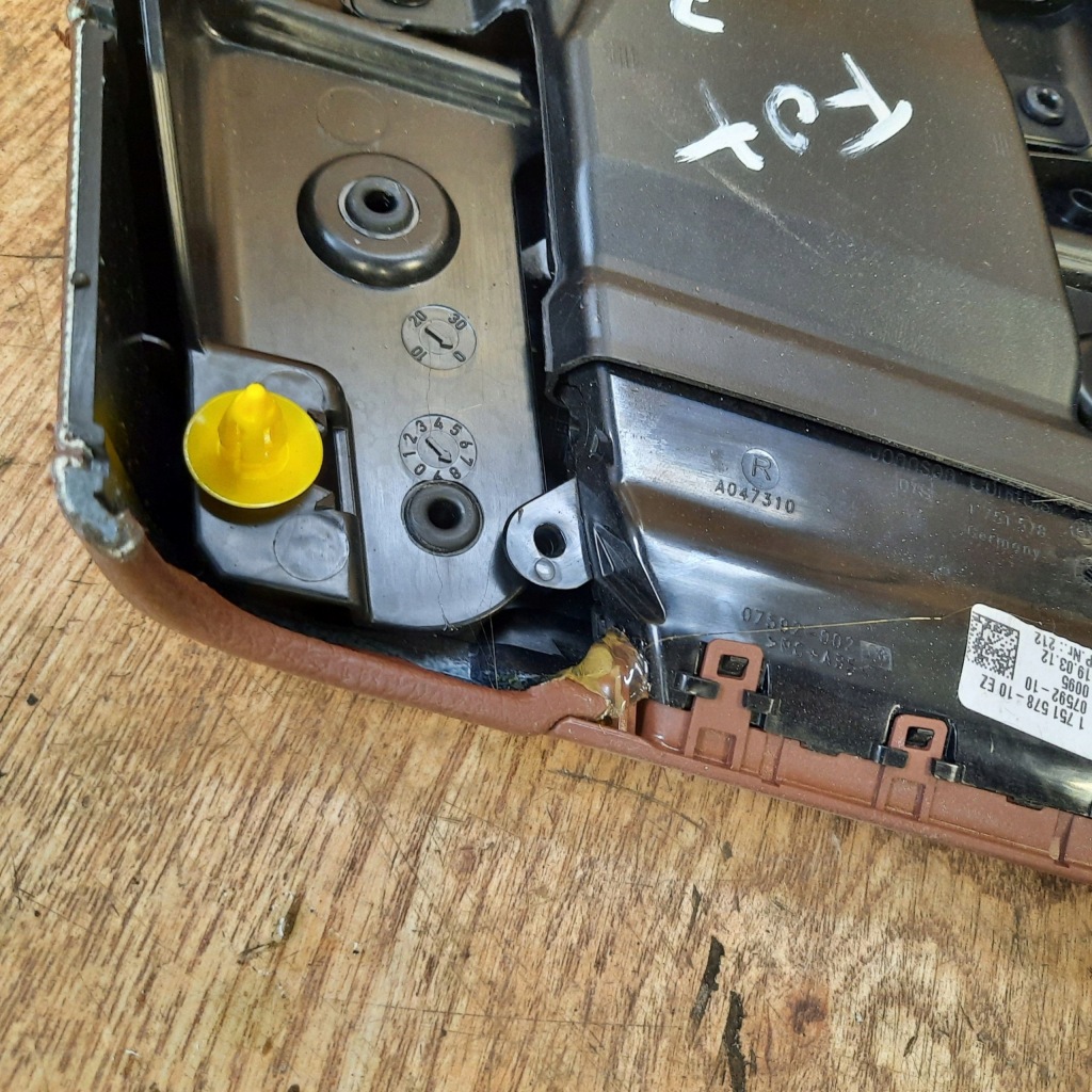 Захист стійка b правого повітропровід f07 1751578 Недорого