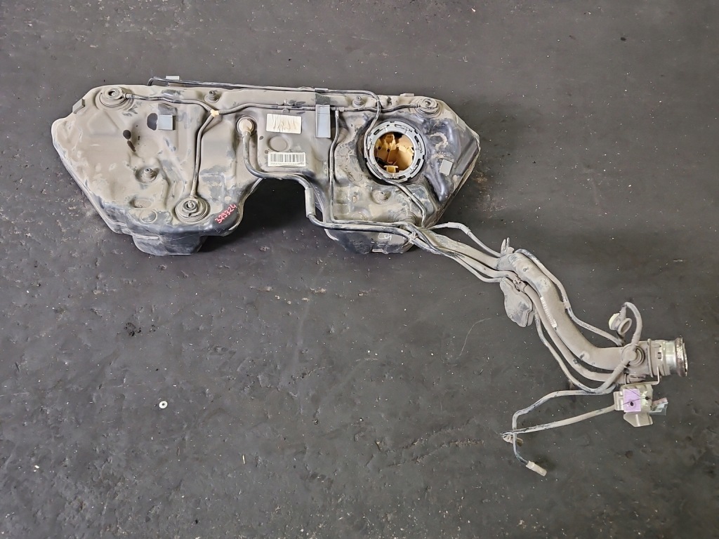 Купить Бак топлива bak mercedes c w205 2.0 16v