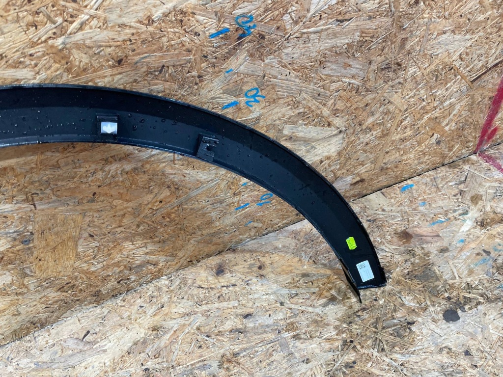 Ford capri ev electric 24- молдинг накладка на крыло правый задний  задняя с Разборки